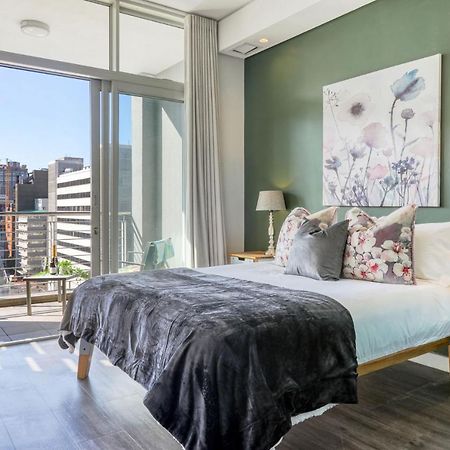 Backup-Powered Colourfull City Balcony Apartment Cape Town Bagian luar foto
