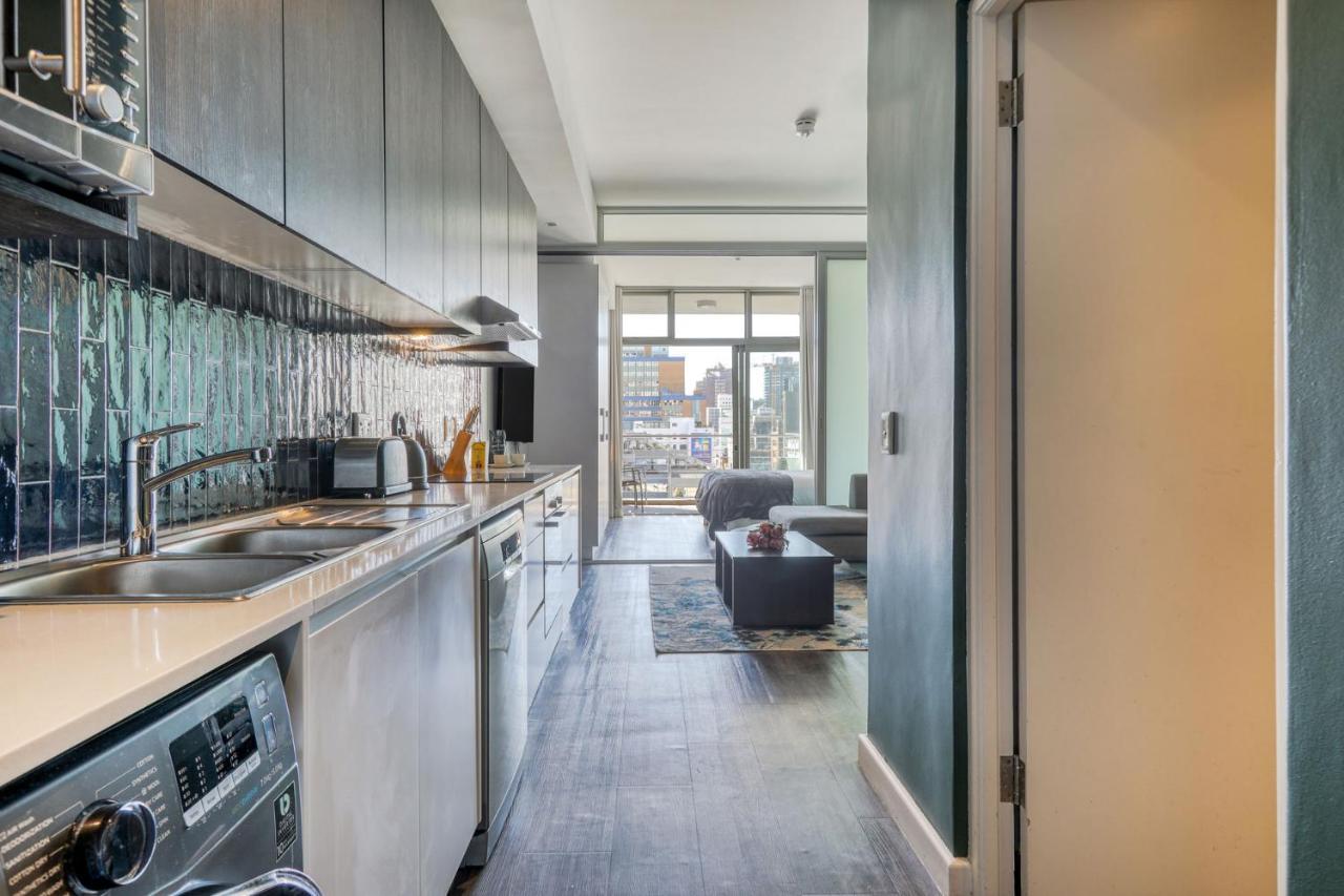 Backup-Powered Colourfull City Balcony Apartment Cape Town Bagian luar foto