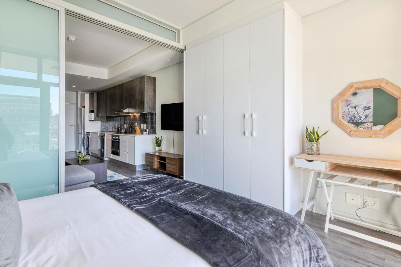 Backup-Powered Colourfull City Balcony Apartment Cape Town Bagian luar foto
