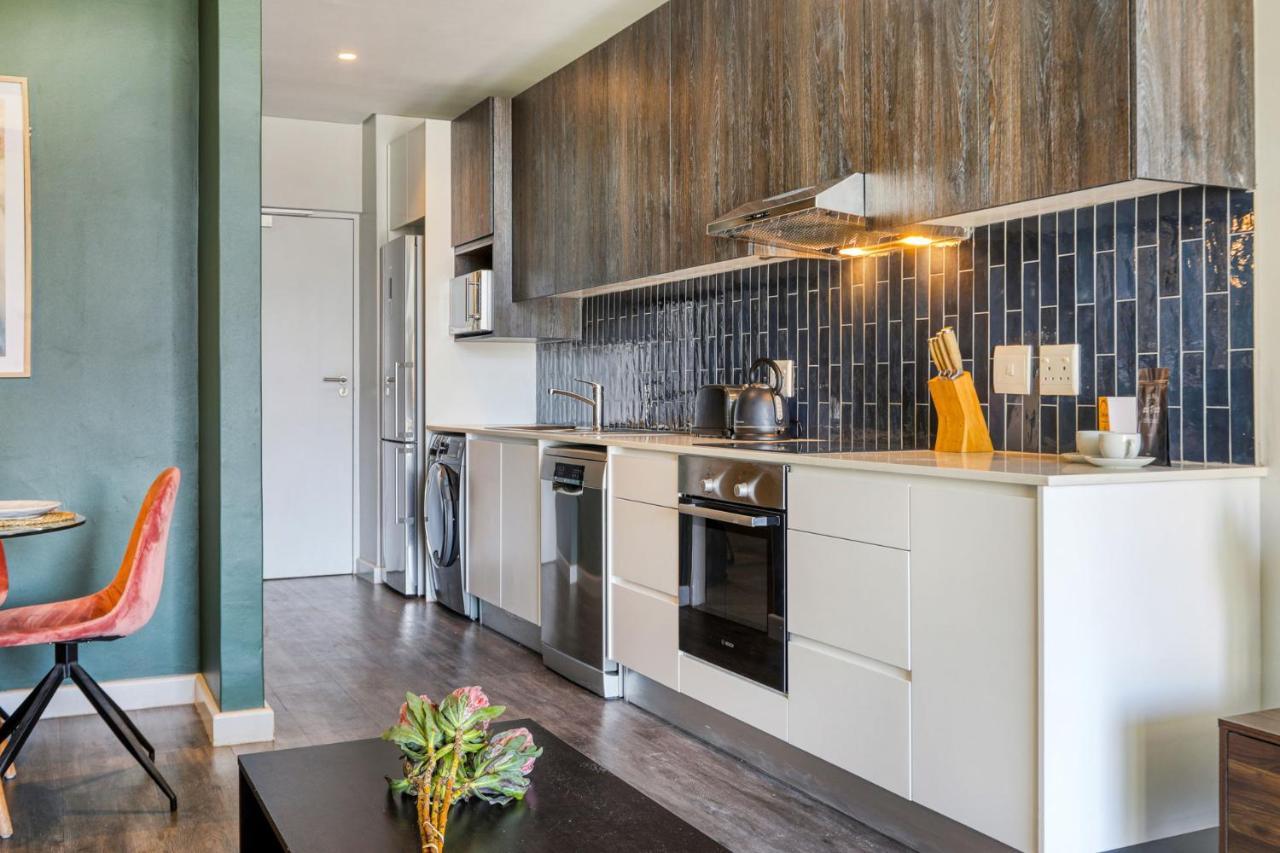 Backup-Powered Colourfull City Balcony Apartment Cape Town Bagian luar foto