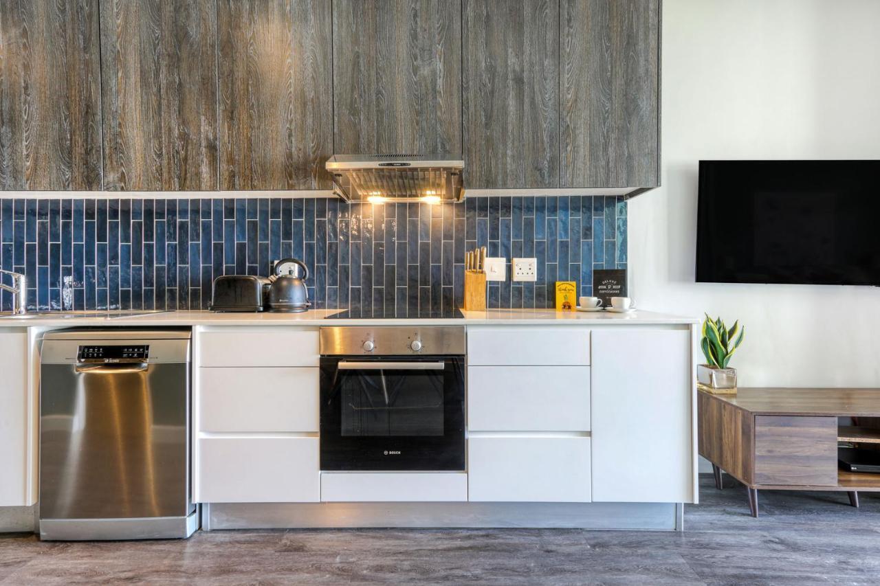 Backup-Powered Colourfull City Balcony Apartment Cape Town Bagian luar foto